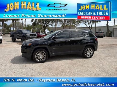 Used 2024 Jeep Compass Latitude image 3