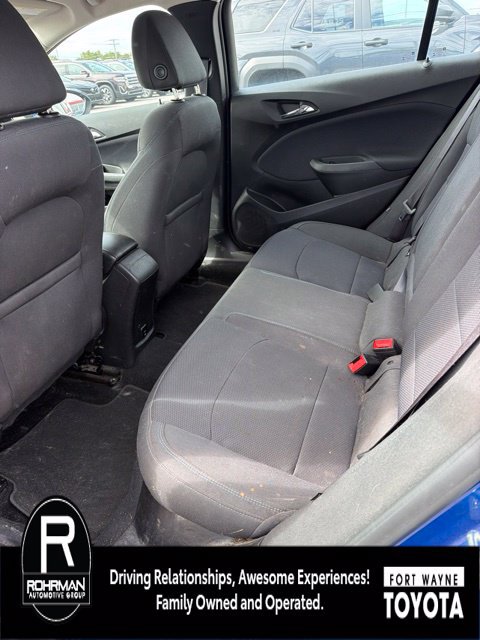 Used 2017 Chevrolet Cruze LT w/ Convenience Package FWD image 3