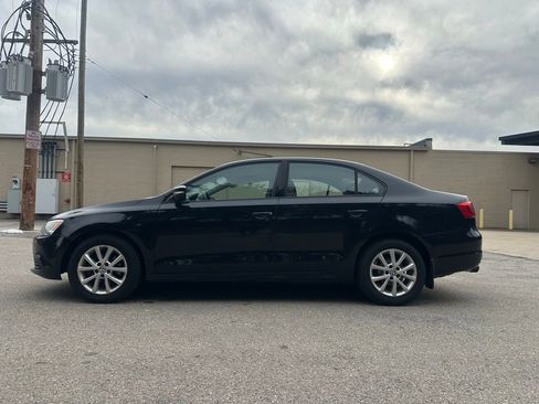 Used 2011 Volkswagen Jetta SE image 3
