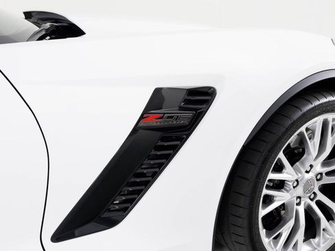 Used 2015 Chevrolet Corvette Z06 w/ 3LZ Preferred Equipment Group image 61