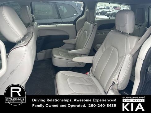 Used 2020 Chrysler Pacifica Limited image 8
