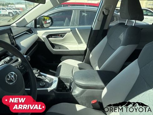 Used 2022 Toyota RAV4 XLE w/ Convenience Package AWD/4WD image 5