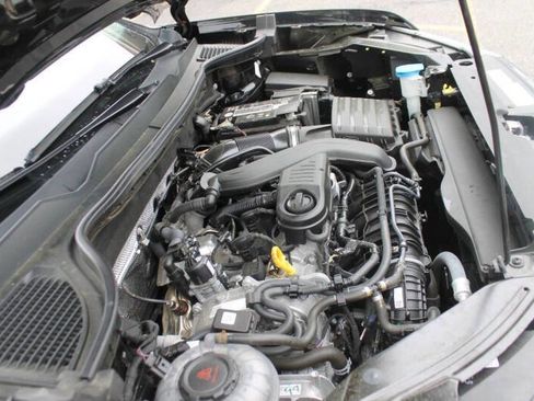 Used 2022 Volkswagen Taos SE w/ Panoramic Sunroof Package image 14