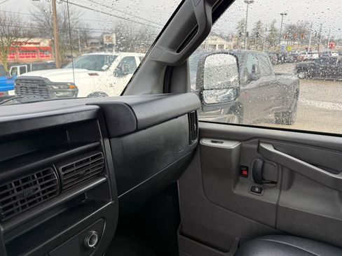 Used 2017 GMC Savana 2500 image 20