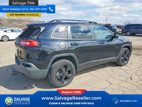 Used 2018 Jeep Cherokee Latitude w/ Altitude Package AWD/4WD image 4