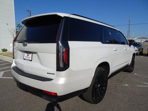 Used 2024 Cadillac Escalade ESV Sport Platinum w/ LPO, ONYX Package image 4
