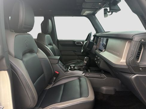 Used 2025 Ford Bronco Outer Banks AWD/4WD image 15