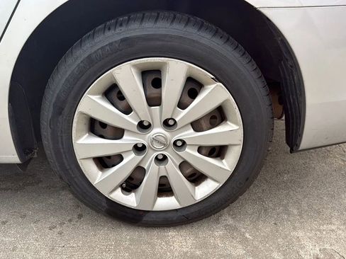 Used 2016 Nissan Sentra SV FWD image 13