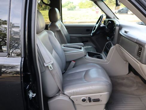 Used 2005 Chevrolet Avalanche Z71 w/ Sun And Sound Package AWD/4WD image 21