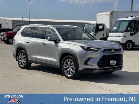 Used 2024 Toyota Grand Highlander Limited image 12