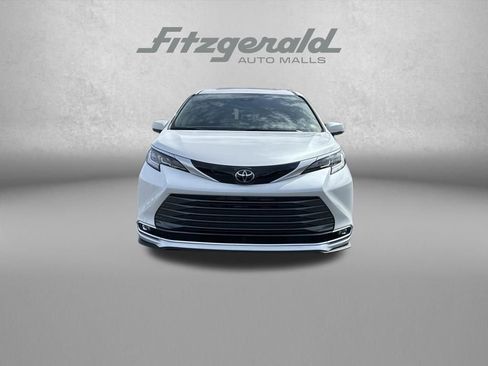 New 2026 Toyota Sienna Limited image 2