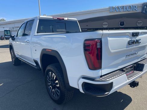 New 2025 GMC Sierra 2500 Denali Ultimate w/ Max Trailering Package image 7