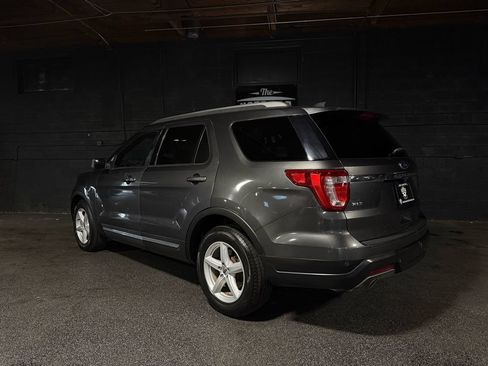 Used 2018 Ford Explorer XLT FWD image 4