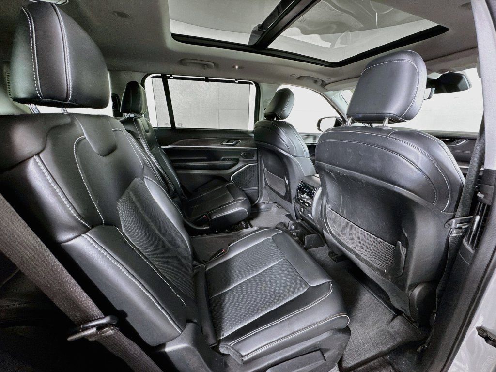 Used 2021 Jeep Grand Cherokee L Limited w/ Luxury Tech Group II AWD/4WD image 30