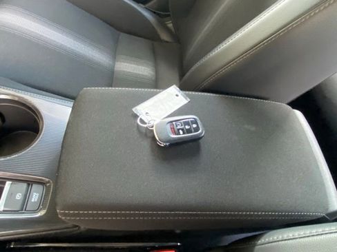 Used 2024 Honda Civic Sport image 28