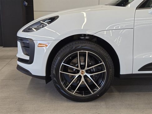 Used 2025 Porsche Macan image 10