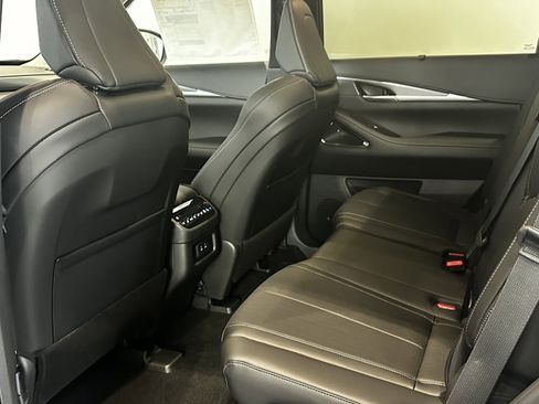 New 2026 INFINITI QX60 Luxe image 8