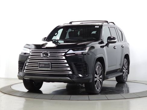 Used 2025 Lexus LX 600 4WD w/ Accessory Package (2T) image 3