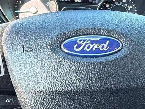 Certified 2018 Ford Escape SE w/ SE Sync 3 Package image 18