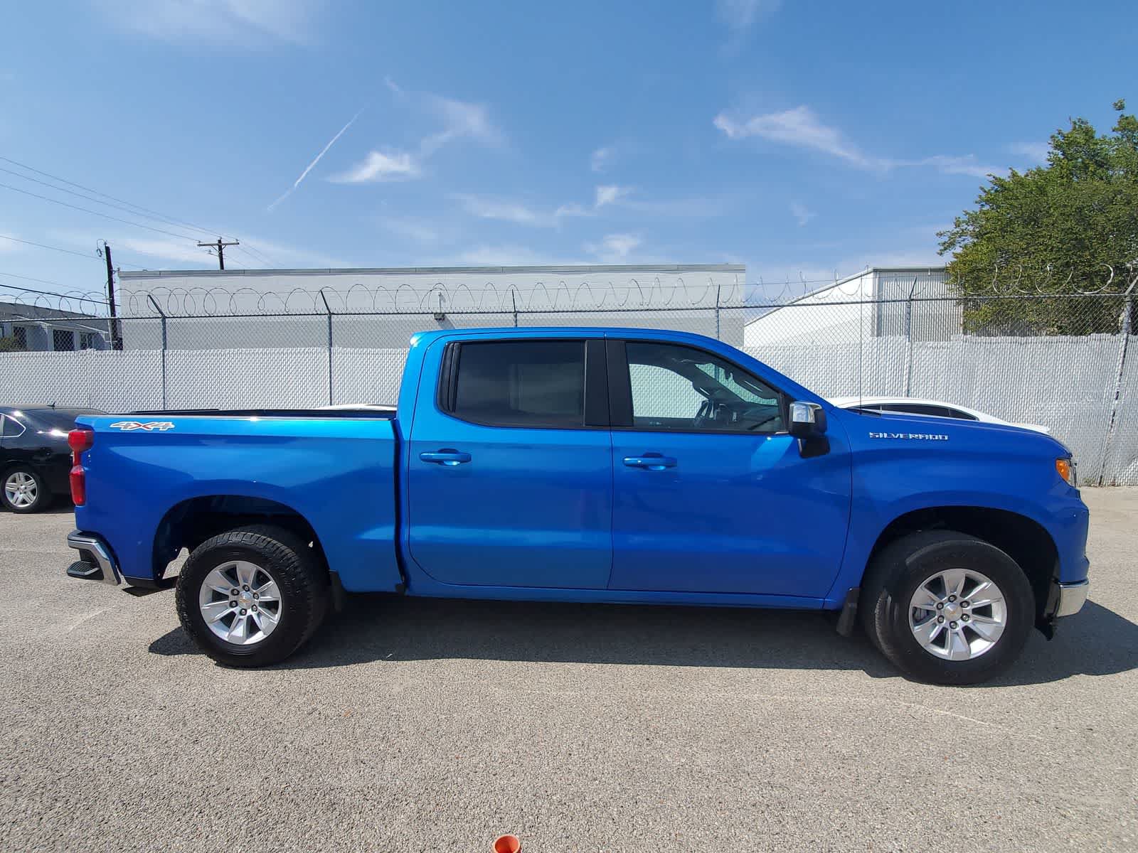 Used 2025 Chevrolet Silverado 1500 LT AWD/4WD image 7