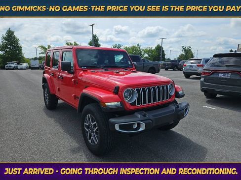 Used 2025 Jeep Wrangler Unlimited Sahara AWD/4WD image 1