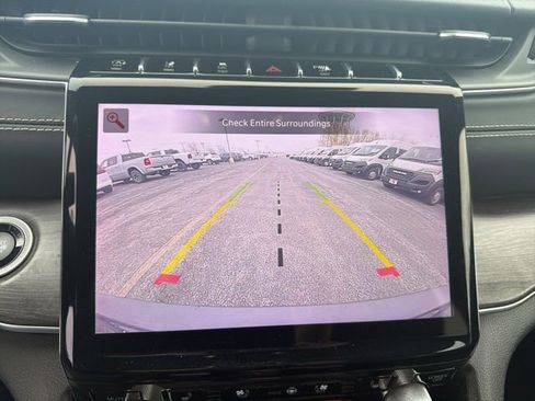 Used 2022 Jeep Grand Cherokee L Overland w/ Luxury Tech Group IV AWD/4WD image 12