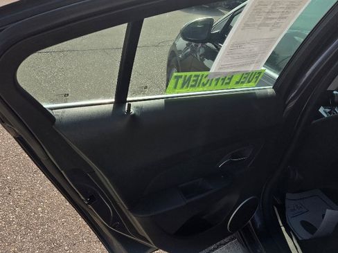 Used 2011 Chevrolet Cruze LT image 12