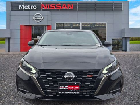 Used 2024 Nissan Altima 2.0 SR FWD image 2