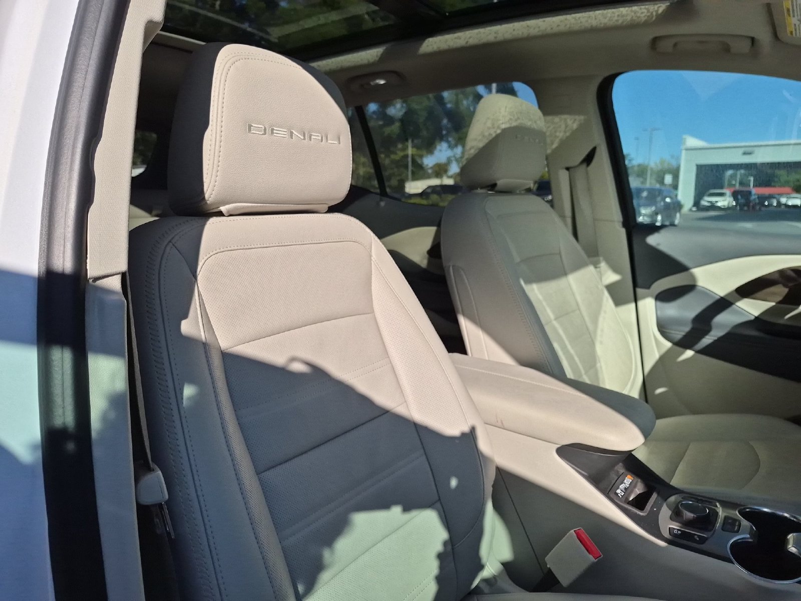 Used 2022 GMC Terrain Denali w/ Denali Premium Package AWD/4WD image 33