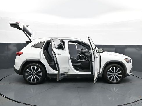 Used 2021 Mercedes-Benz GLA 250 4MATIC image 29