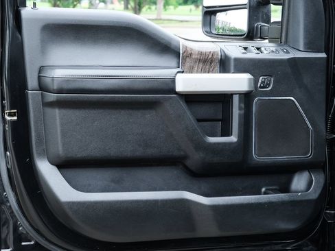Used 2019 Ford F250 Lariat w/ Lariat Ultimate Package AWD/4WD image 34