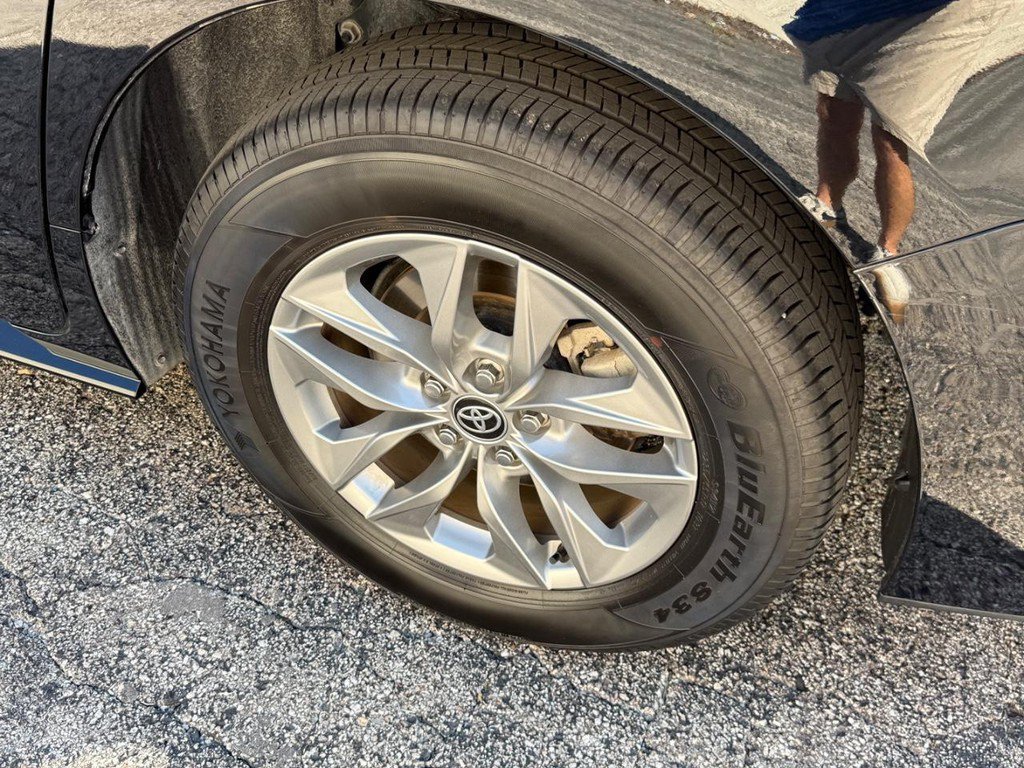 Certified 2026 Toyota Sienna XLE FWD image 8