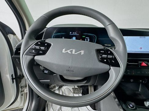Certified 2023 Kia Niro EX Touring FWD image 11