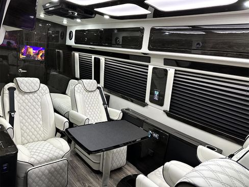 Used 2024 Mercedes-Benz Sprinter 3500 image 26