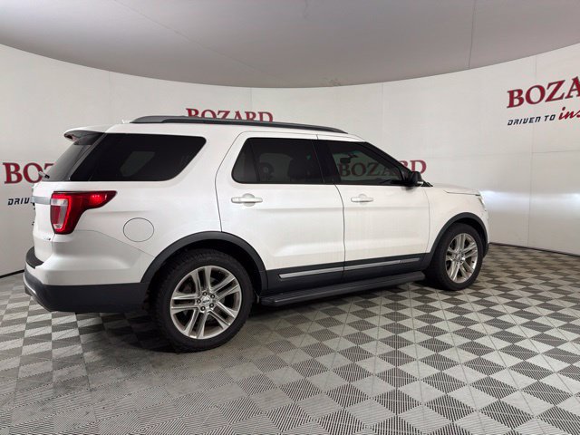 Used 2017 Ford Explorer XLT w/ Equipment Group 202A FWD image 14