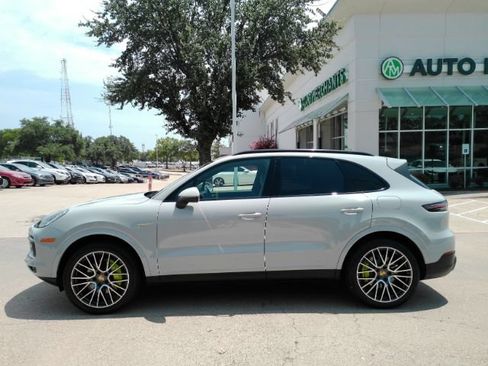 Used 2021 Porsche Cayenne E-Hybrid w/ Premium Package AWD/4WD image 14
