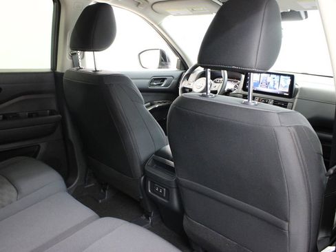 New 2026 Nissan Pathfinder S FWD image 18