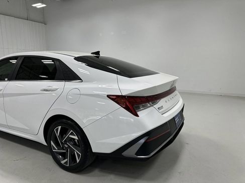 Certified 2024 Hyundai Elantra SEL w/ Convenience Package FWD image 14