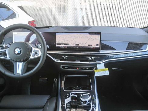 Used 2026 BMW X5 sDrive40i w/ M Sport Package image 9