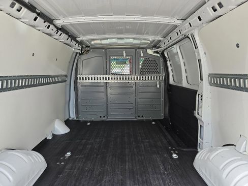 Used 2014 Chevrolet Express 1500 RWD image 20