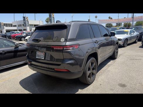 Used 2022 Jeep Grand Cherokee Altitude AWD/4WD image 4