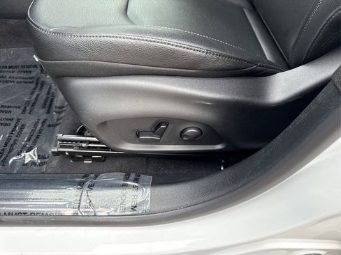 Used 2025 Jeep Compass Limited image 35