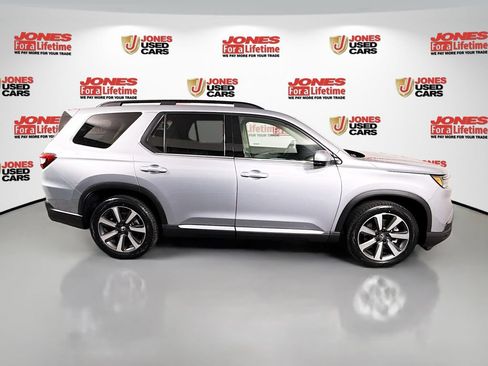 Used 2024 Honda Pilot Touring image 17