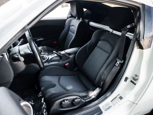 Used 2013 Nissan 370Z Coupe RWD image 4