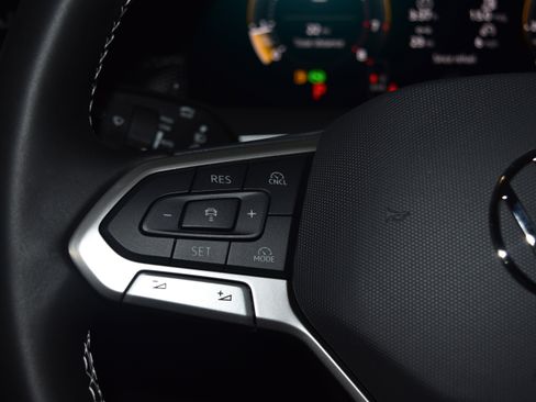 New 2026 Volkswagen Tiguan SE image 7