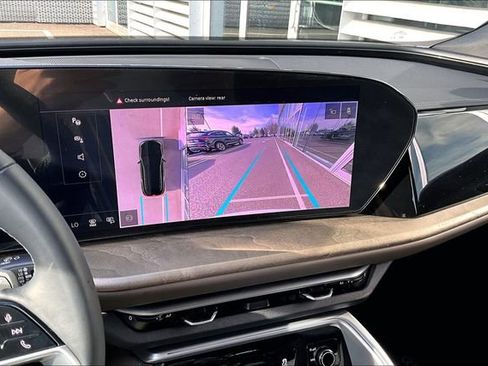 Used 2025 Audi Q5 Premium w/ Convenience Package image 14