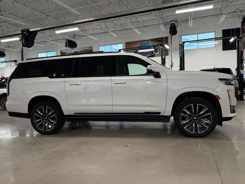Certified 2024 Cadillac Escalade ESV Sport w/ Touring Package AWD/4WD image 8