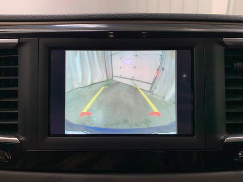 Used 2021 Chrysler Voyager LX image 7