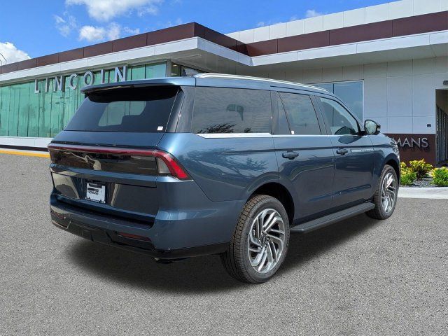 New 2027 Lincoln Navigator Premiere AWD/4WD image 4