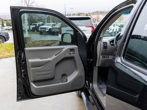 Used 2018 Nissan Frontier SV image 15